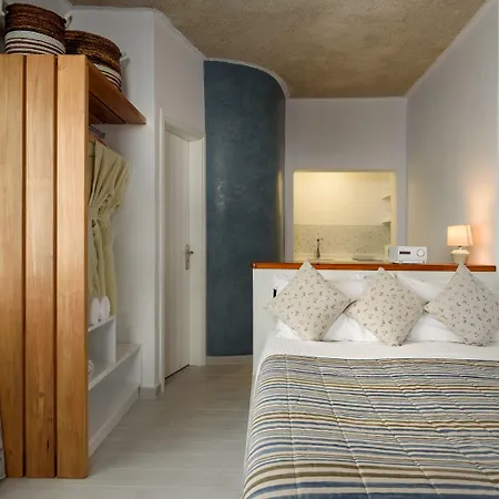 瓦拉斯公寓&别墅 4* 菲罗斯特法尼